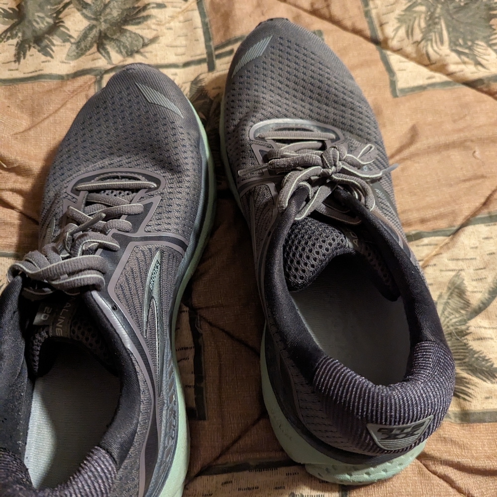 Brooks Sneakers Size 10